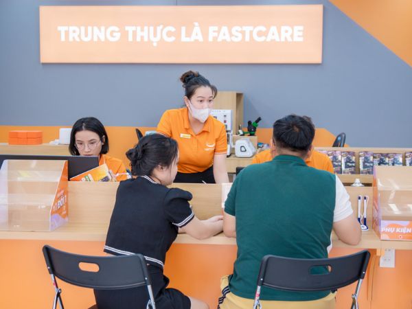 Quy trình thay pin iPhone 15 Plus chuyên nghiệp lấy liền tại FASTCARE