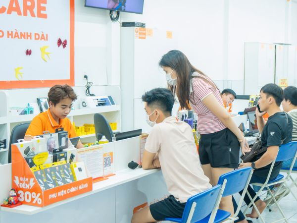 Quy trình thay pin iPhone SE 2022 chuyên nghiệp lấy liền tại FASTCARE Quy trình thay pin iPhone SE 2022 chuyên nghiệp lấy liền tại FASTCARE
