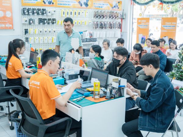 Quy trình thay pin iPhone 16 Plus chuyên nghiệp lấy liền tại FASTCARE