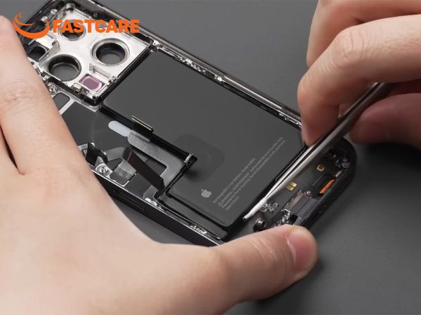 Loại pin iPhone 16 Pro chính hãng tại FASTCARE là pin gì