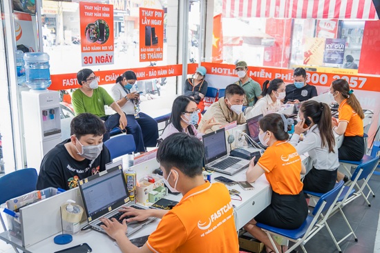 Thay kính lưng iPhone 11 tại FASTCARE