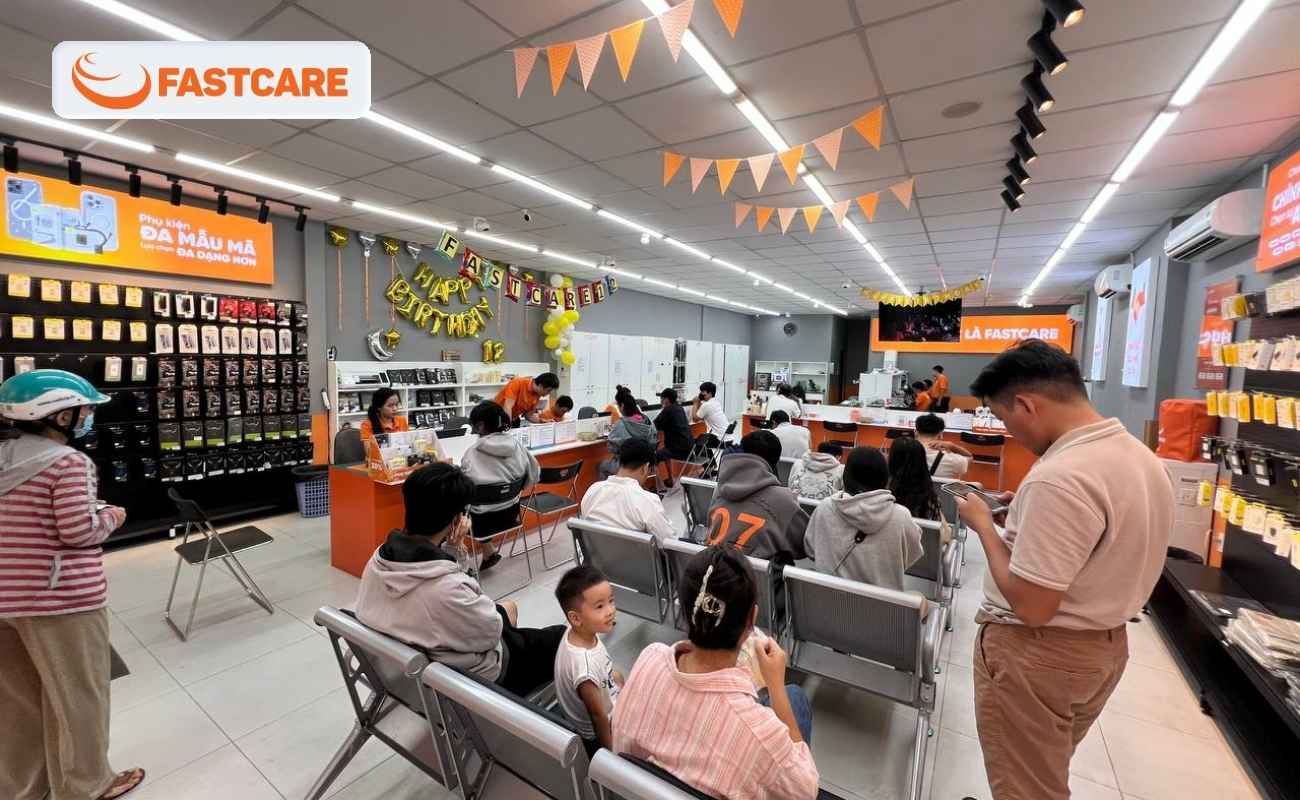 fastcare-dia-chi-thay-man-hinh-samsung-s25-uy-tin.jpg