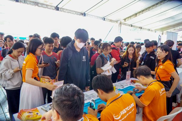 school-tour-iuh-fastcare-2.jpg
