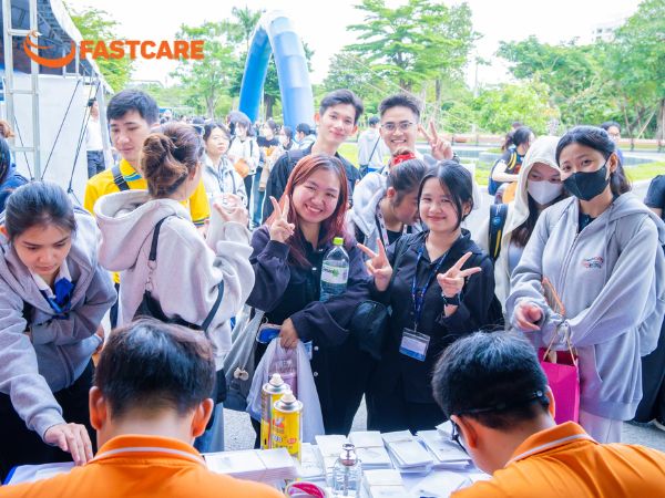 schooltour-fastcare-dai-hoc-vhu-2.jpg
