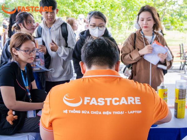 schooltour-fastcare-dai-hoc-vhu-3.jpg