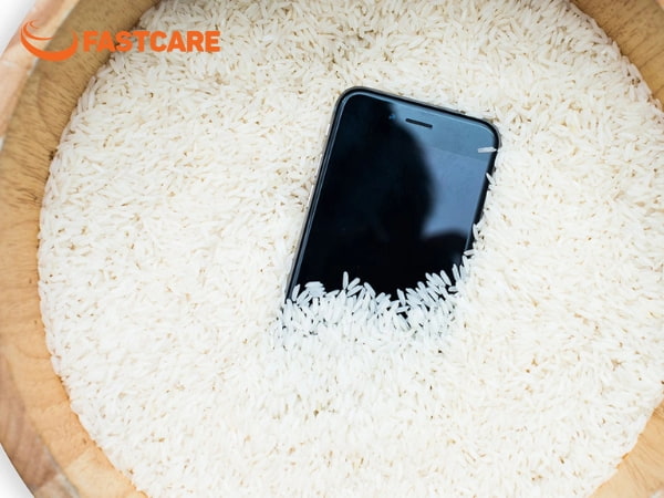 đẩy nước ra khỏi iphone