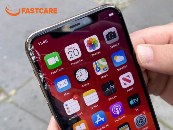 iPhone bị bể màn hình trong