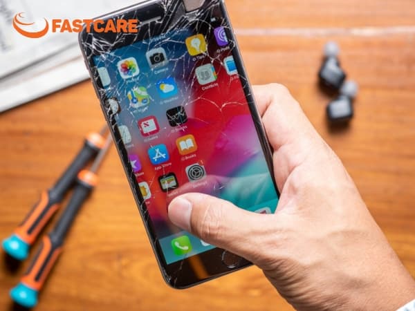 iPhone bị nứt mặt kính