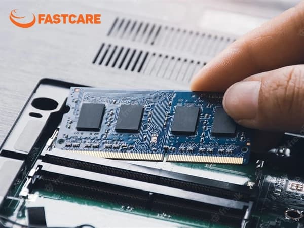 laptop mở không lên