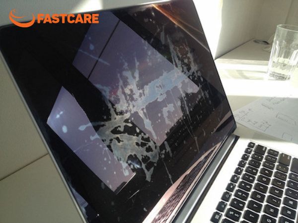 Màn hình laptop bị vô nước