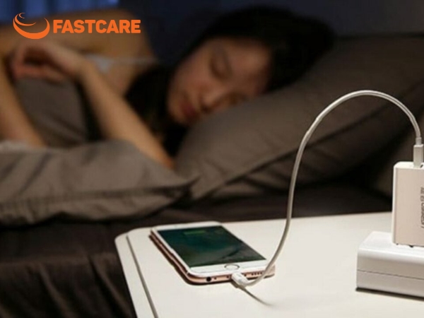 iPhone dùng 1 năm pin còn 90