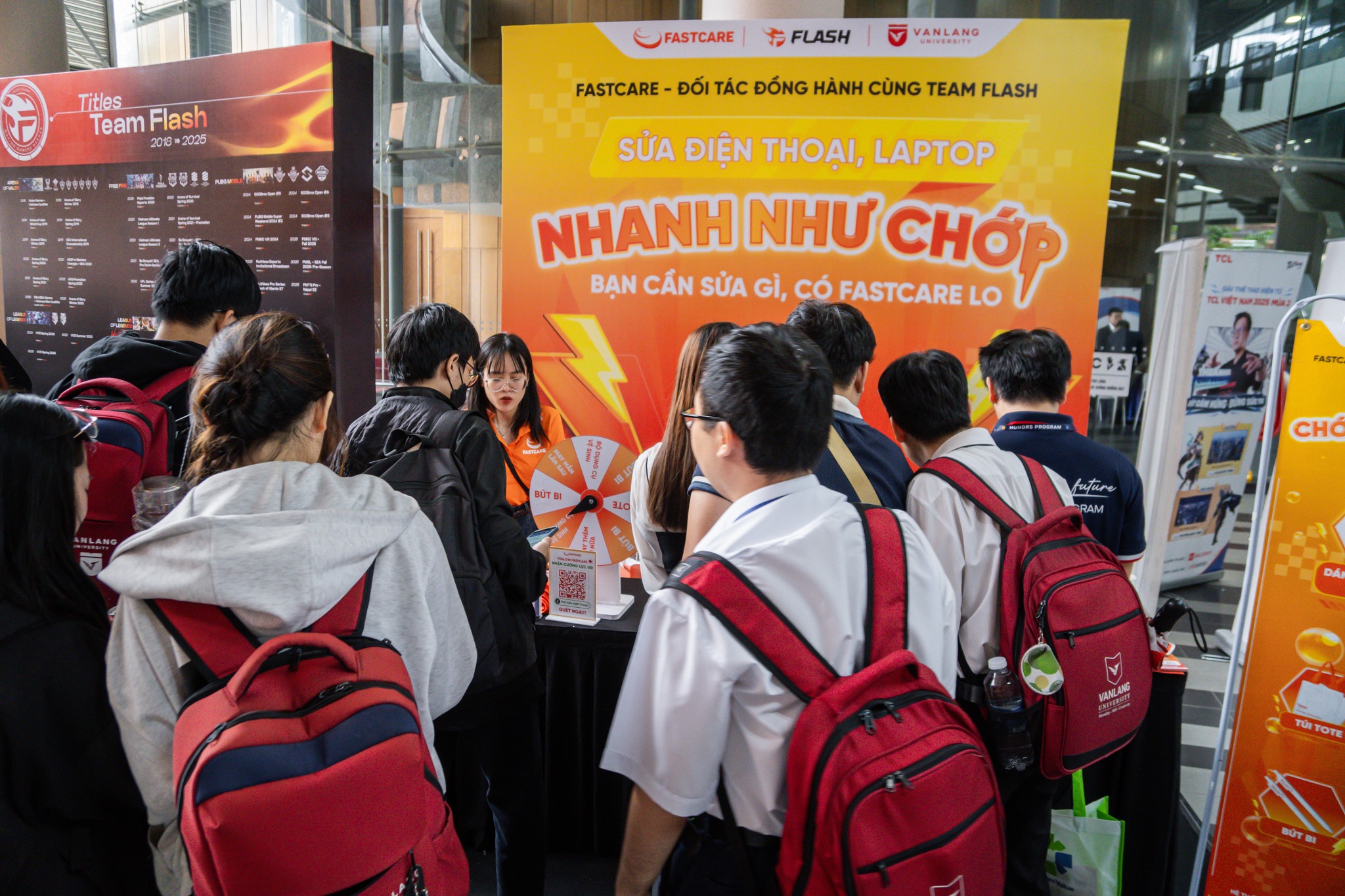 schooltour-fastcare-dai-hoc-van-lang.jpg