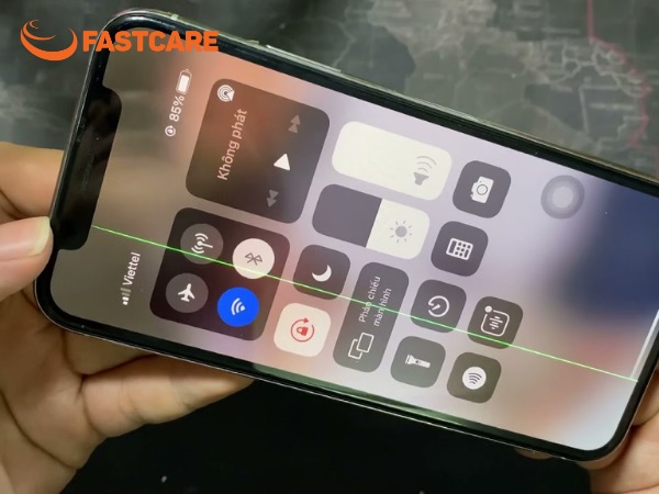 Dấu hiệu iPhone bị đen 1 góc màn hình