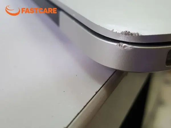 MacBook bị móp