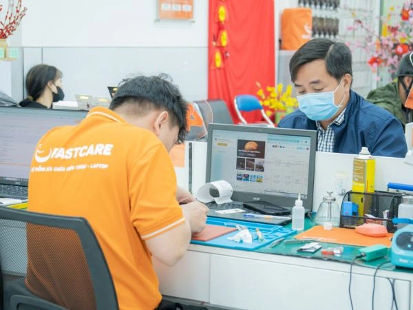 fastcare-thay-pin-iphone-14-pro-max-chinh-hang-4.webp