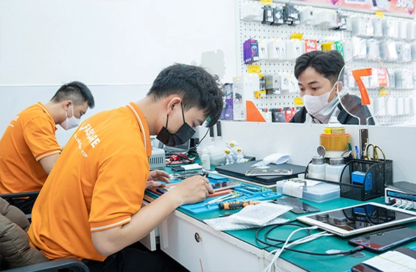 fastcare-thay-pin-iphone-chinh-hang-4-1.webp