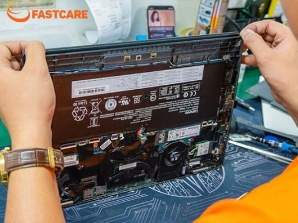 thay-main-laptop-gia-bao-nhieu-2026-1.webp