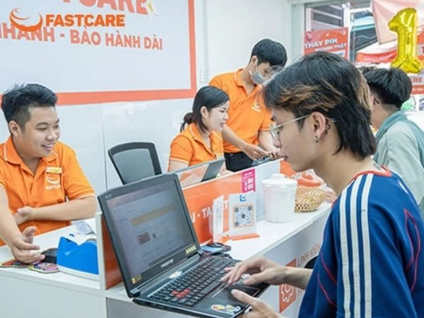 thay-main-laptop-gia2026-1-bao-nhieu-2026-2.webp