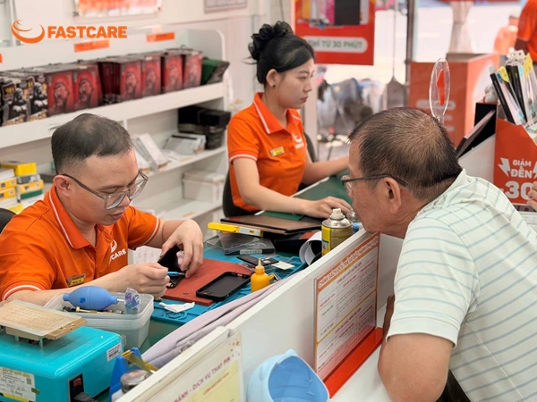dich-vu-thay-pin-iphone-xr-chinh-hang-gia-re-1.webp