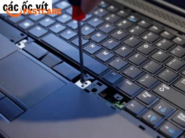 Cách tháo bàn phím laptop