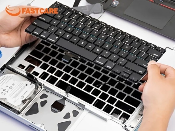 Cách tháo bàn phím laptop