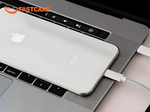 Dùng sạc Macbook cho iPhone được không?