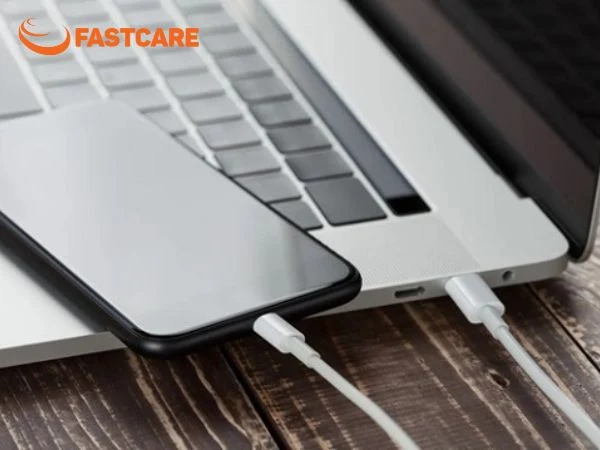 Dùng sạc Macbook cho iPhone được không?