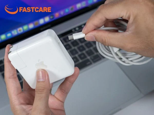 Dùng sạc Macbook cho iPhone được không?