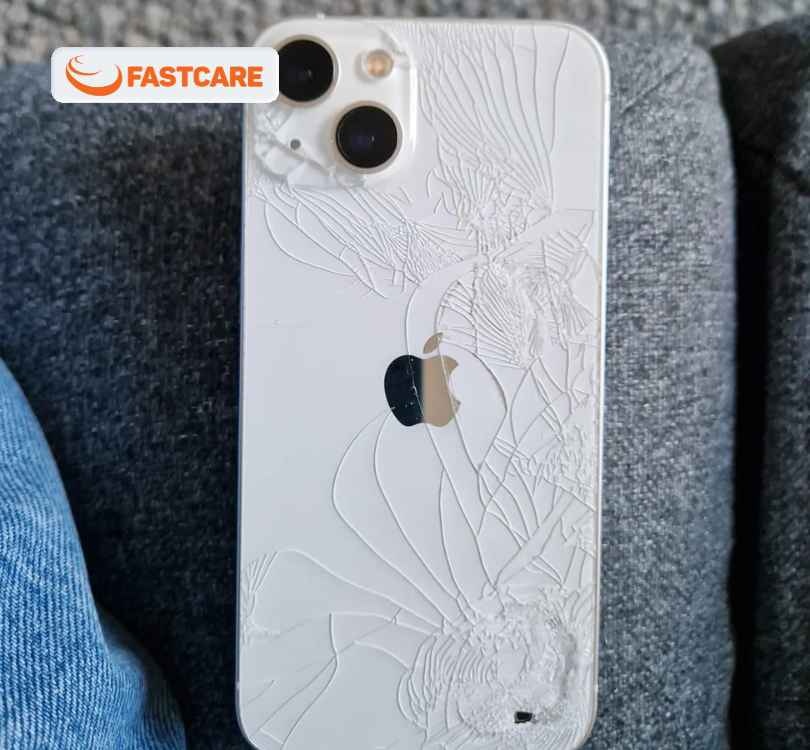 Kính lưng của iPhone 13 bị nứt, vỡ do va chạm