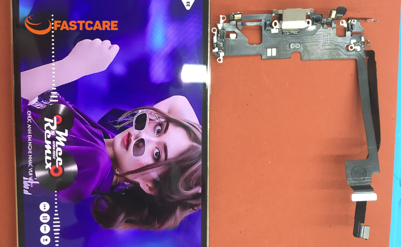 Thay chân sạc iPhone 12 Pro Max