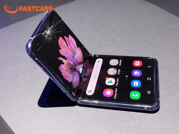 thay-mat-kinh-samsung-z-flip-1-fastcare.jpg