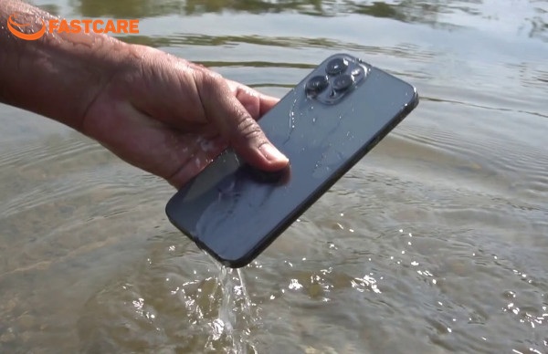 iPhone 11 Pro Max bị lỗi sạc do rơi vào nước