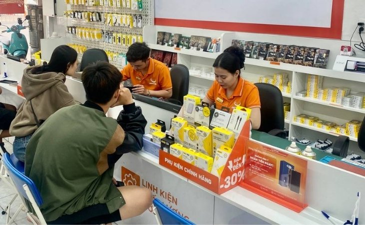 Xem trực tiếp kỹ thuật thay màn hình iPhone Xs Max