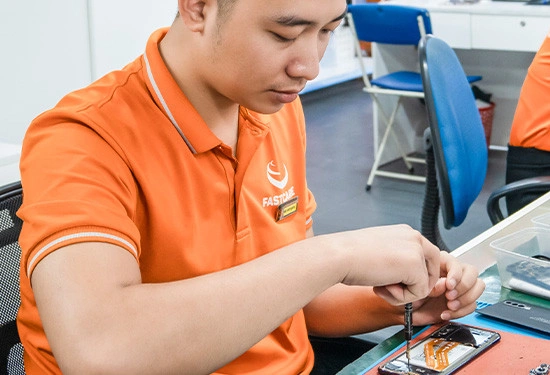 sua-dien-thoai-samsung-chuyen-nghiep-tai-fastcare.webp
