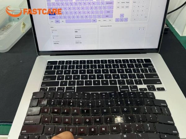 thay-ban-phim-macbook-fastcare-1.webp
