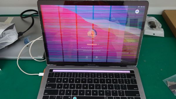 thay-man-hinh-Macbook-uy-tin-tai-fastcare-111111.jpg
