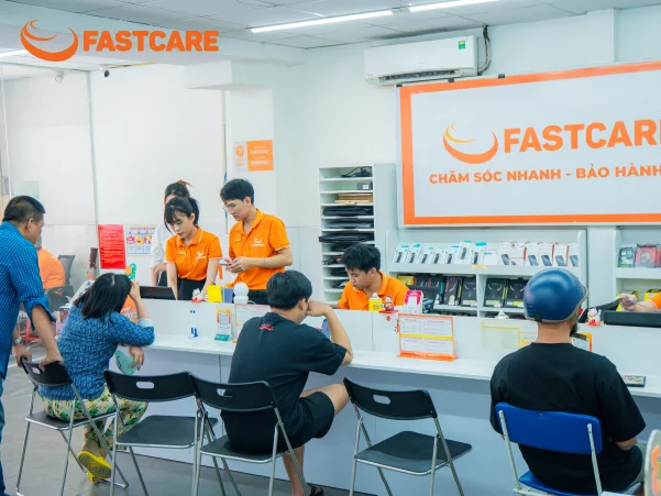 Giải đáp thắc mắc về chi phí thay kính lưng iPhone 13