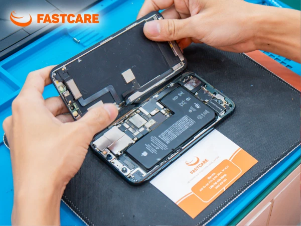 Nguyên nhân cần thay màn hình iPhone 15 Pro