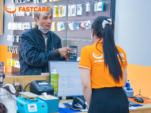 Cam kết thay màn hình iPhone 13 Mini tại FASTCARE