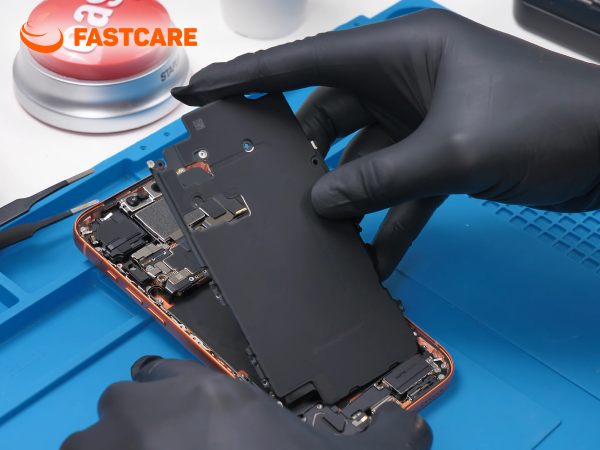 Cam kết thay pin iPhone 17 Pro Max tại FASTCARE
