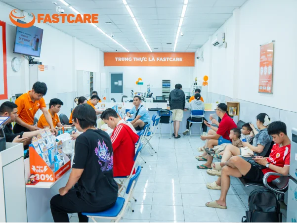 Cửa hàng thay màn hình iPhone 17 Pro uy tín FASTCARE