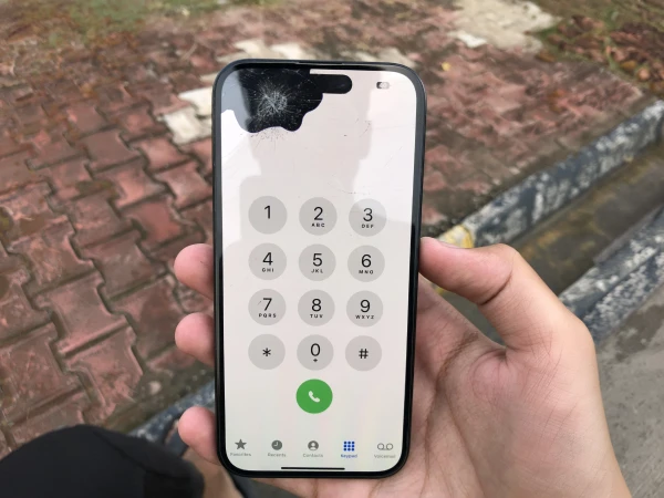 Dấu hiệu cần thay màn hình iPhone 15