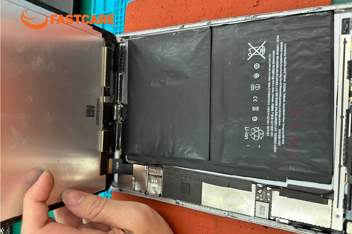 Dấu hiệu iPad bị phồng rộp nghiêm trọng trước khi thay pin