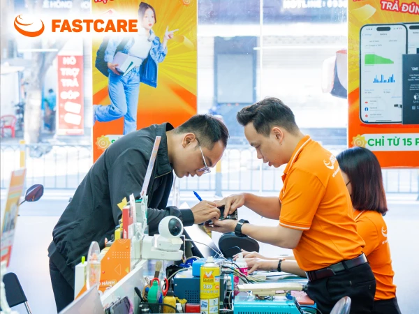 Quy trình minh bạch khi thay màn hình UTECK Pro tại FASTCARE