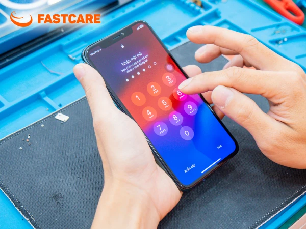 Kiểm tra màn hình iPhone 11 Pro trước khi thay