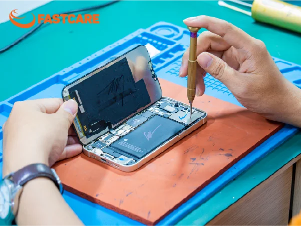 Quy trình thay màn hình iPhone 16 Pro loại UTECK Pro tại FASTCARE