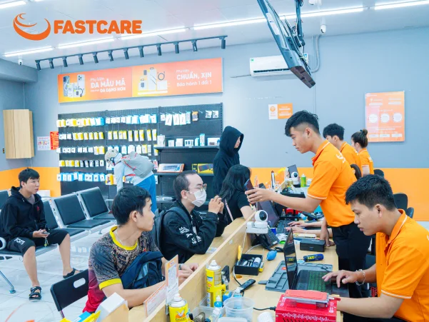 Quy trình thay kính lưng iPhone 17 Pro FASTCARE