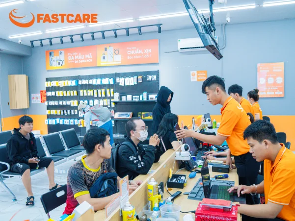 Quy trình thay kính lưng iPhone 17 loại XFIX tại FASTCARE