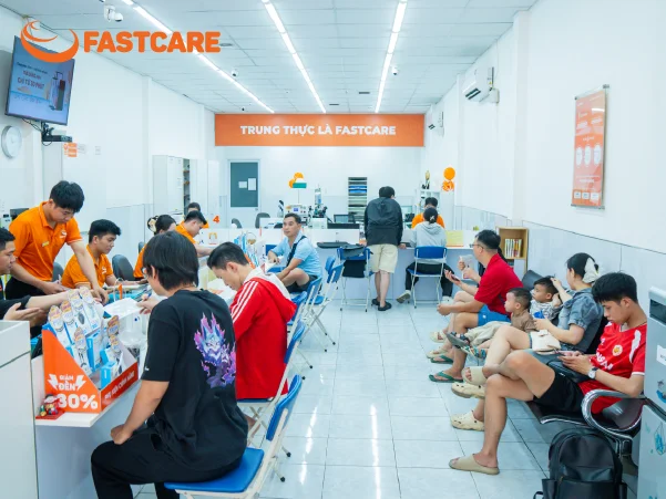 Quy trình thay kính lưng iPhone SE 2022 tại FASTCARE