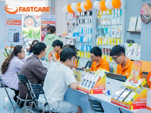 Quy trình thay kính lưng iPhone Xr tại FASTCARE